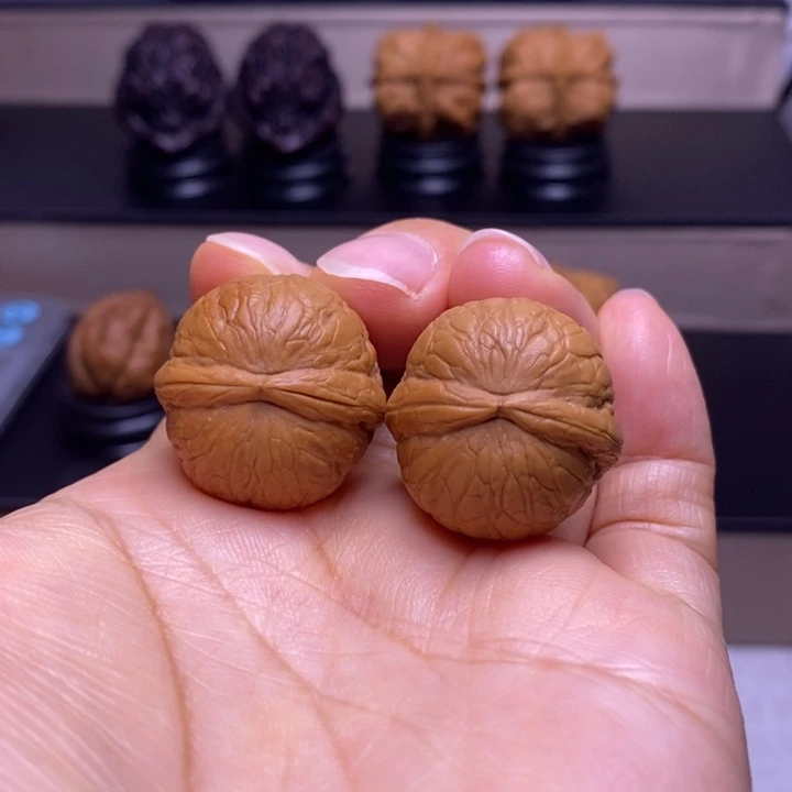 文玩核桃把件蛇皮球42