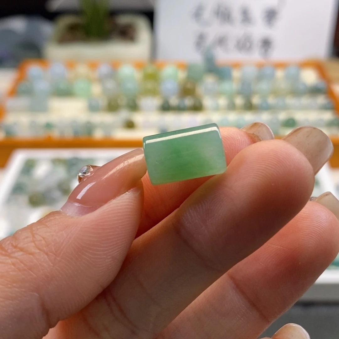 翡翠散珠天然翡翠桶珠12.9×8.5