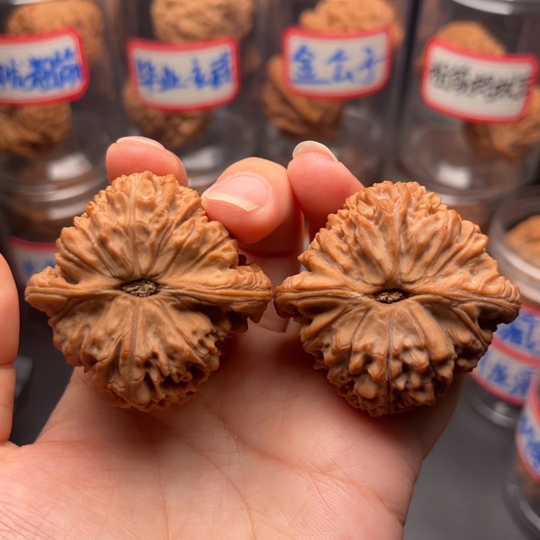情***绪把件文玩核桃44.5南疆石全品