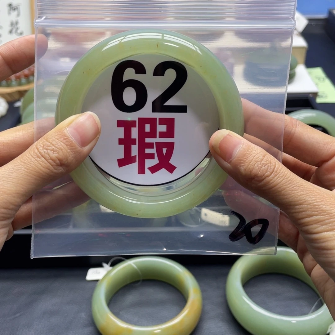 未镶嵌手镯石英岩玉飘*壹