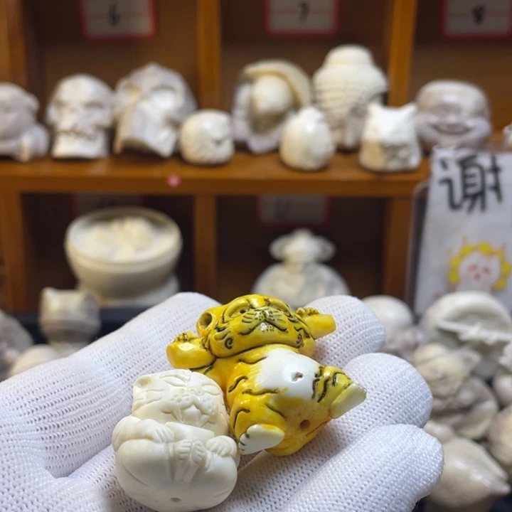 随***猫皮质非金属配饰鹿角雕刻一起
