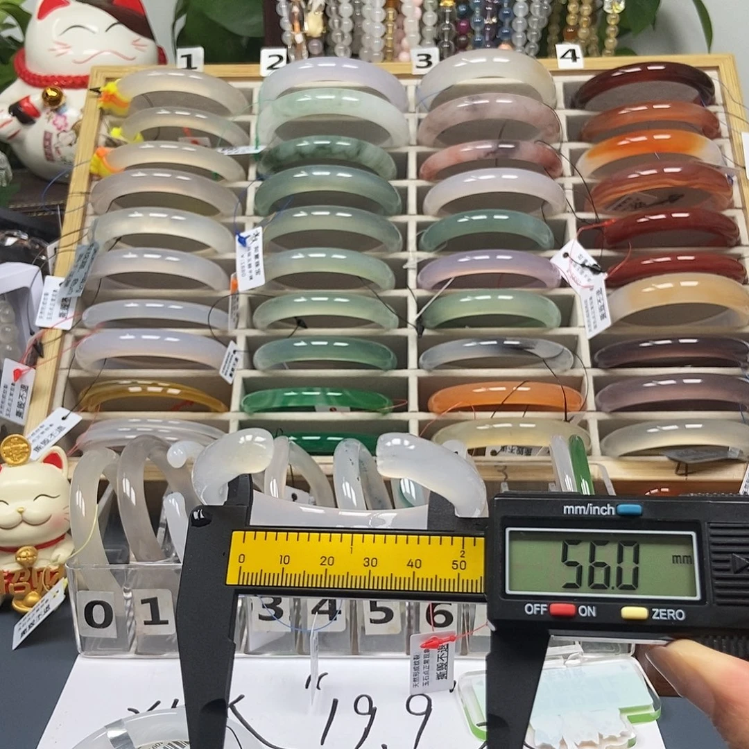 玛瑙/玉髓手镯未镶嵌256