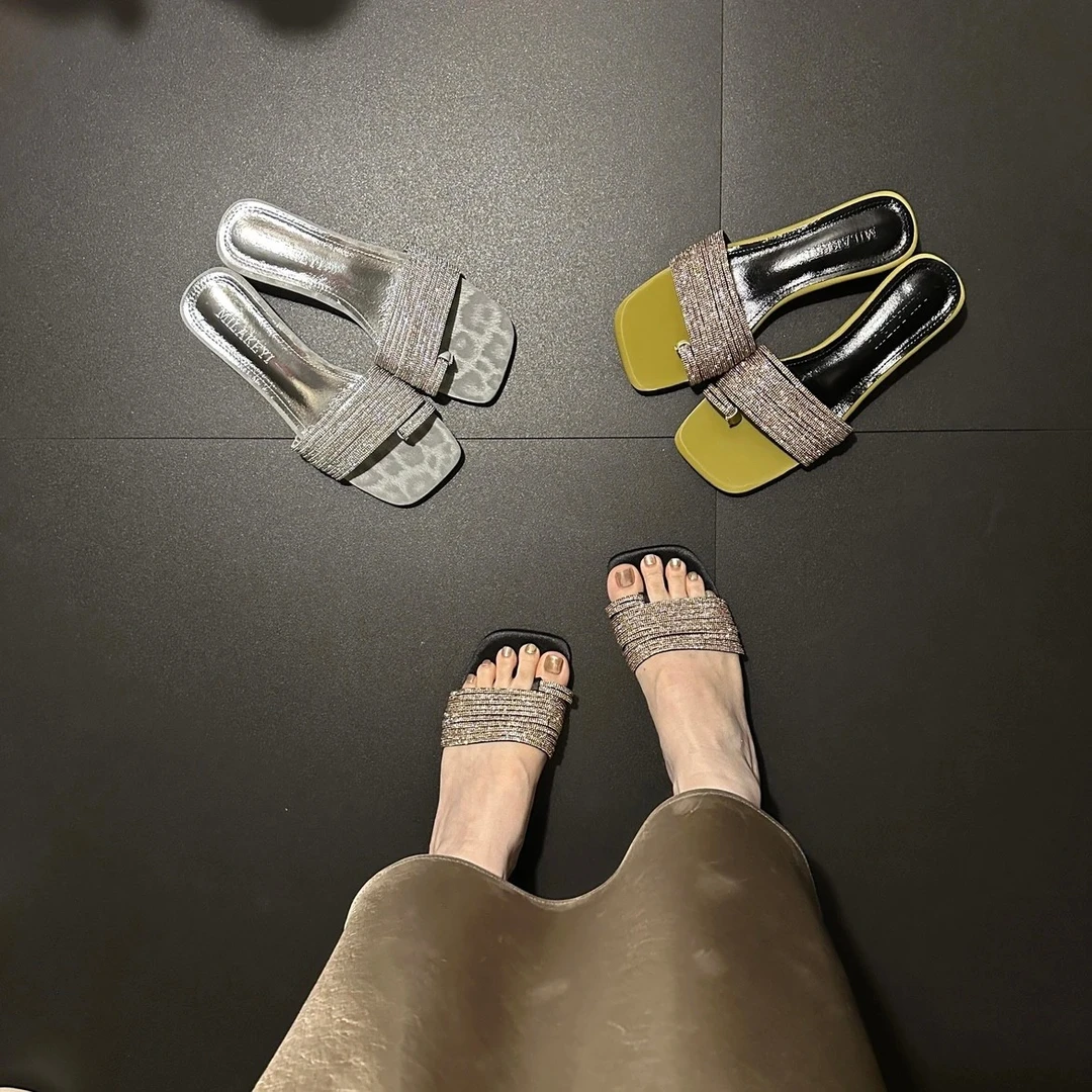 轻奢鞋子~气质爆款夹趾凉鞋女款2025夏季新款高级百搭一字凉拖鞋