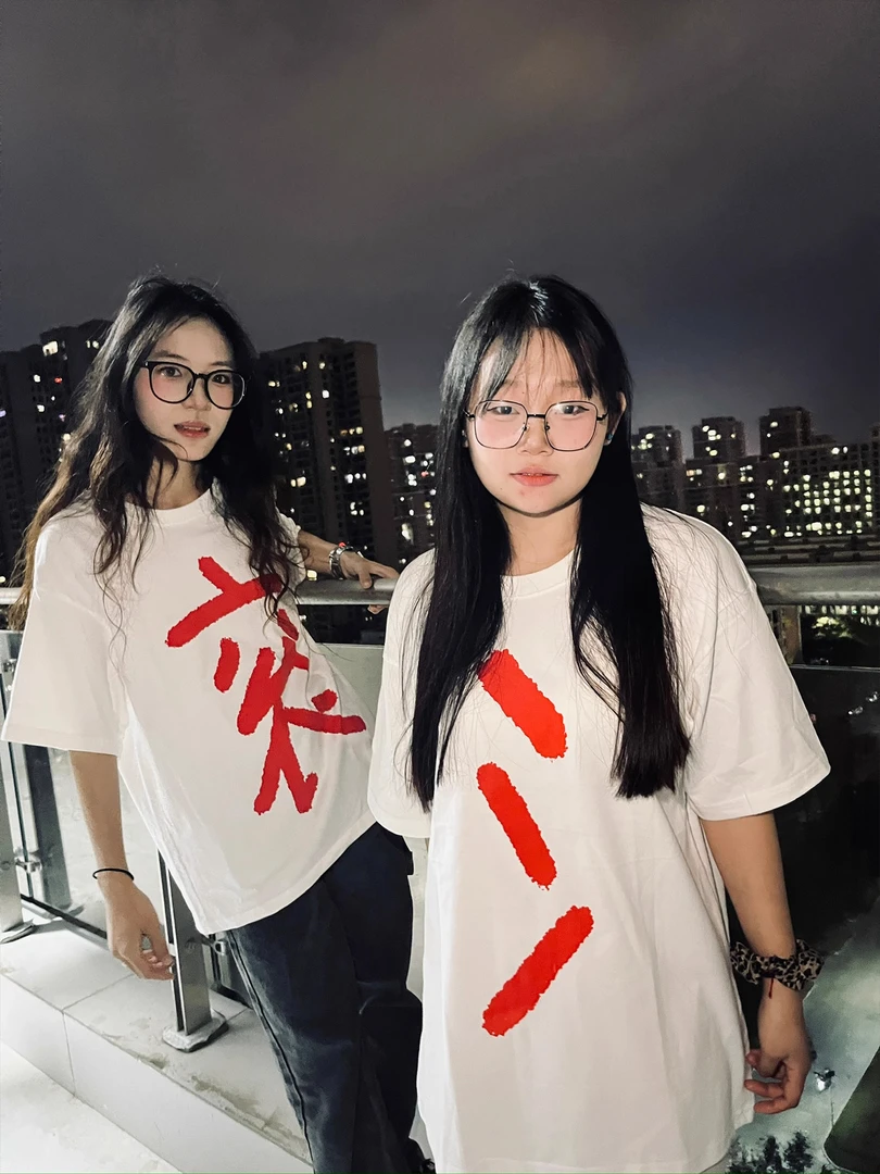 滚字衣服inst恤情侣装短袖款式创意文字男女网红洋气炸街纯棉宽松