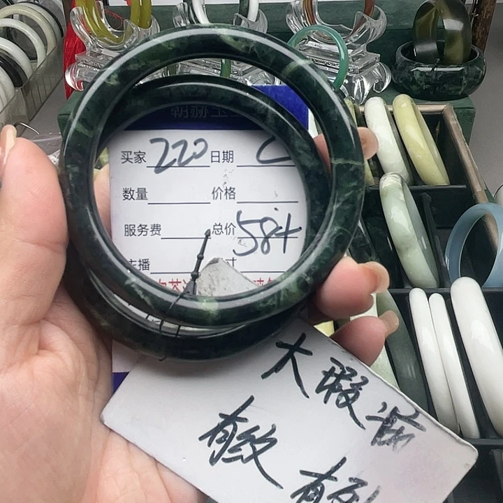 蛇纹石玉未镶嵌手镯