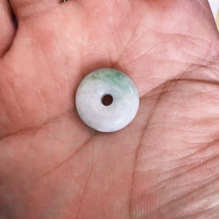 翡翠未镶嵌颈饰平安扣