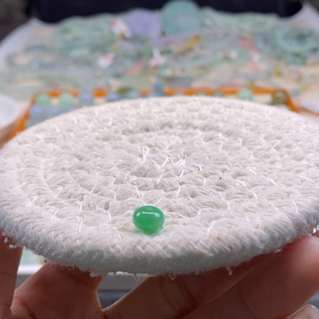 翡翠散珠A**…天然翡翠7.1×4.3