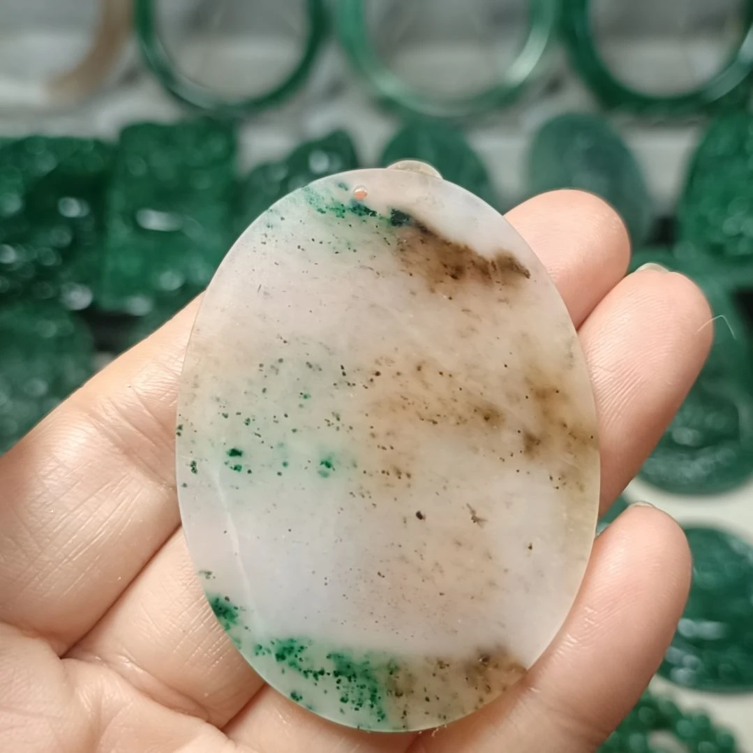 独山玉未镶嵌挂件