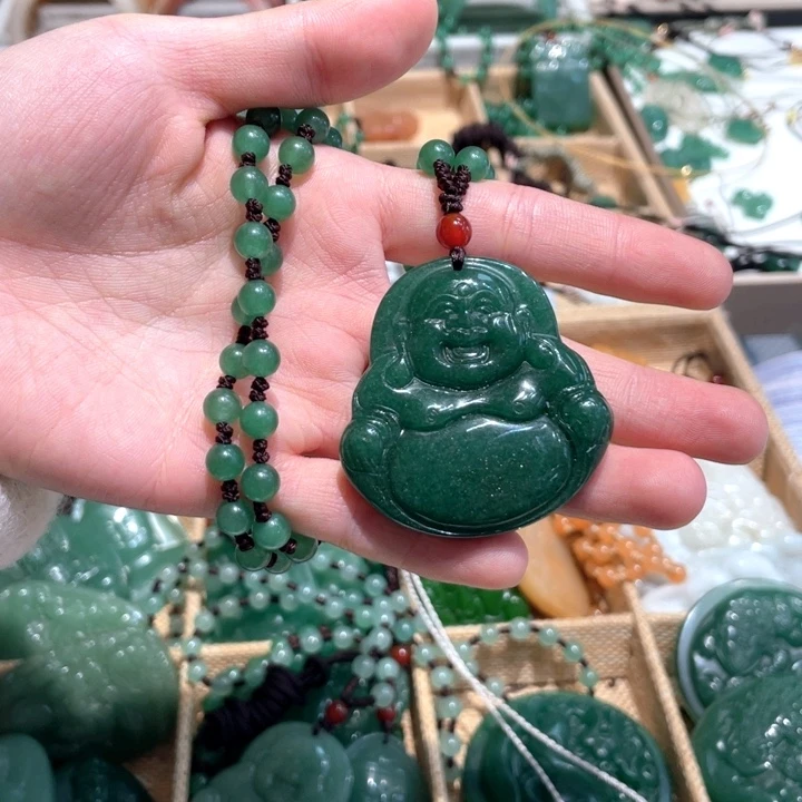 石英质玉未镶嵌颈饰