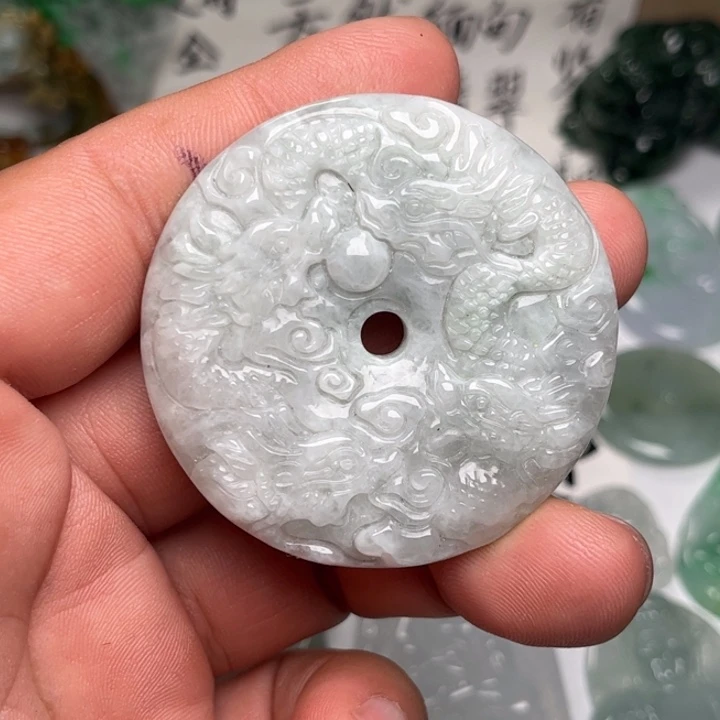 翡翠未镶嵌颈饰九龙车挂