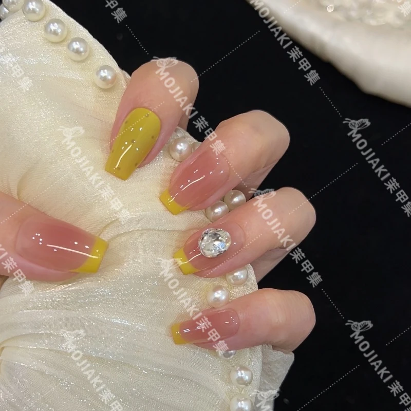 【奶黄波点】高级显白黄色法式日常短款穿戴甲镶钻款美甲