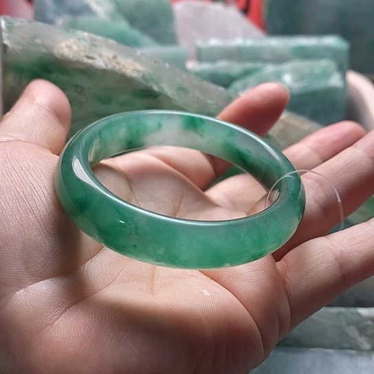 石英质玉未镶嵌颈饰