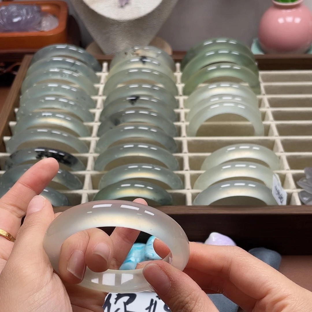 赛***派蛇纹石玉未镶嵌手镯