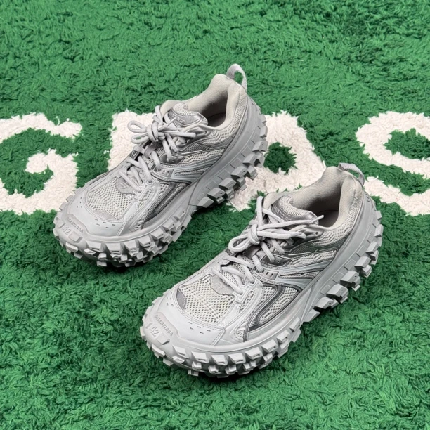 99新 Balenciaga/巴黎世家 Defender轮胎鞋 灰色 充新 42码