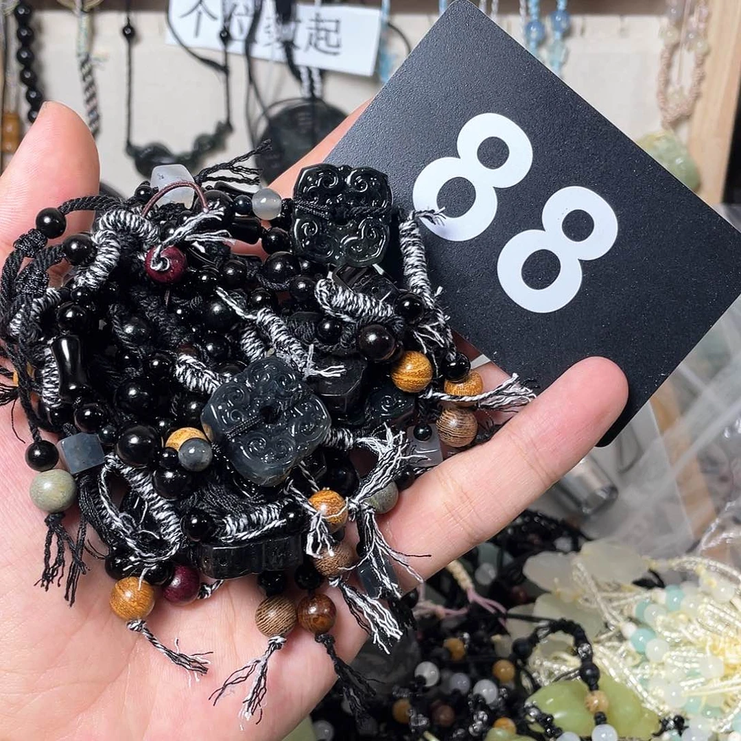 蛇纹石玉颈饰合金