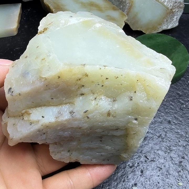 和田玉（糖玉）未镶嵌珠宝奇石