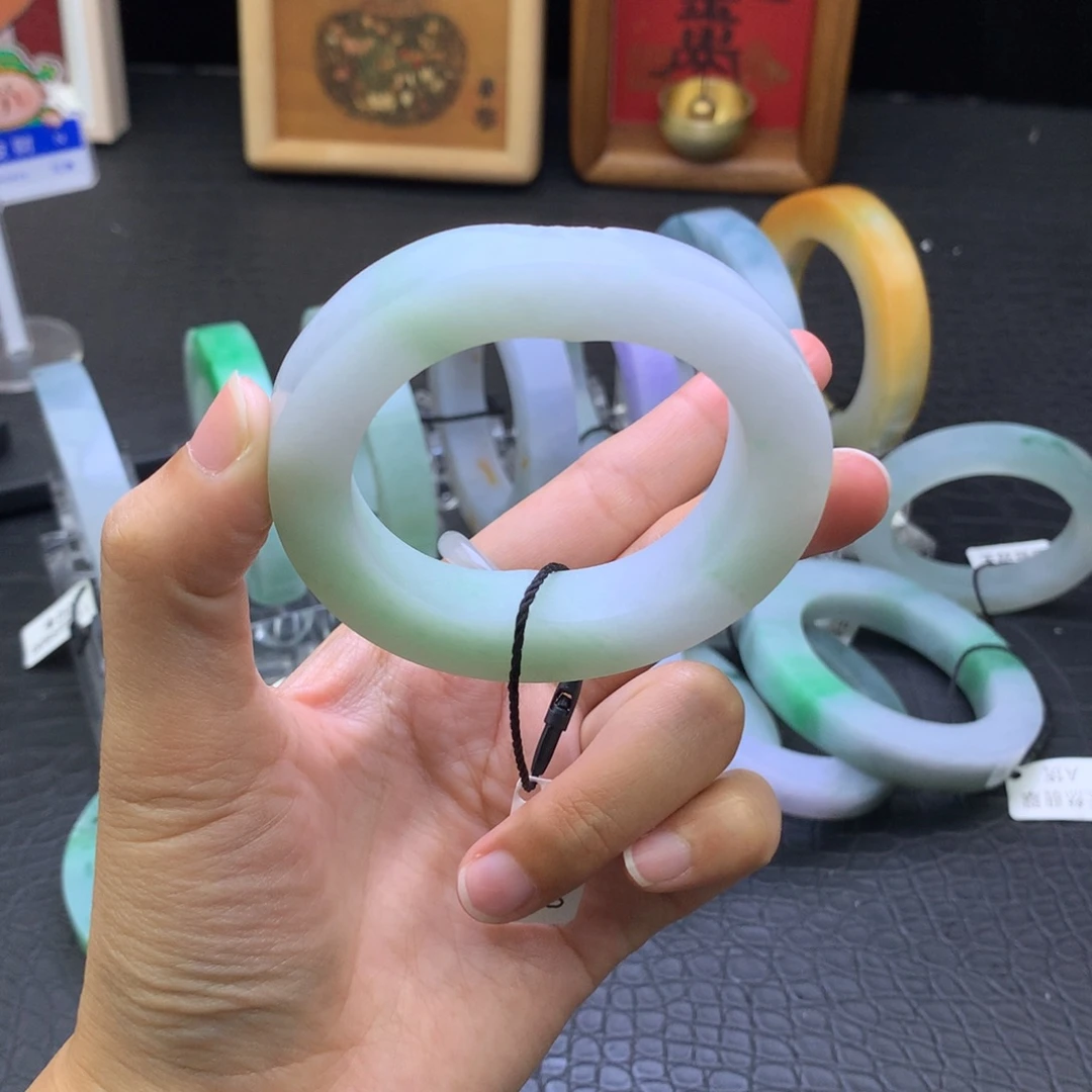 定制翡翠未镶嵌翡翠手镯