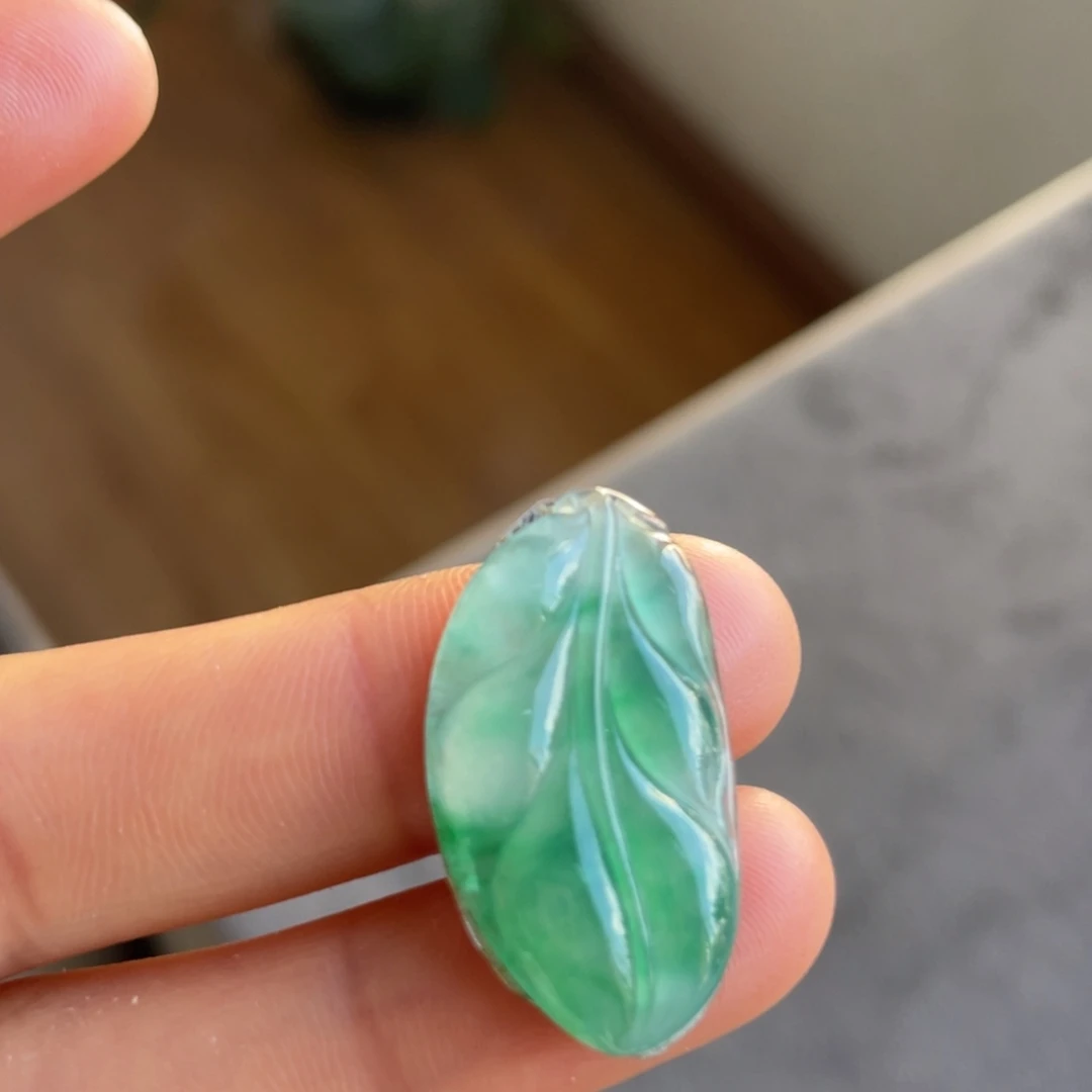 翡翠未镶嵌颈饰冰飘绿花