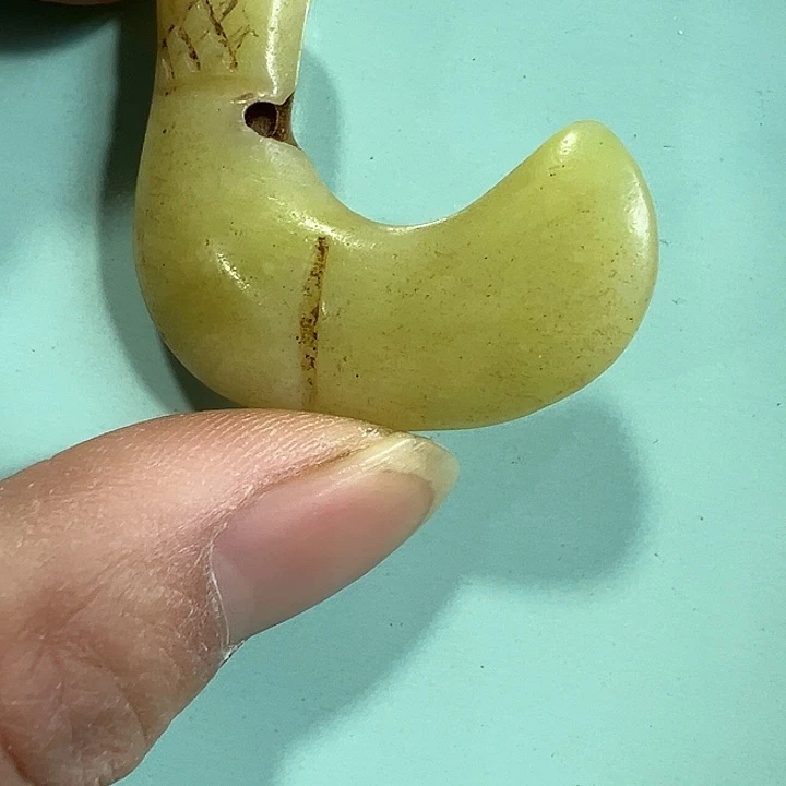 透闪石质玉未镶嵌挂件