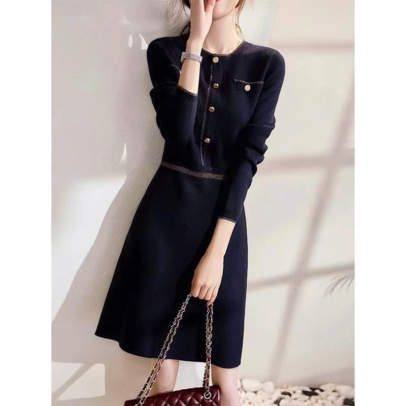 配大衣打底针织连衣裙2025秋冬季新款法式收腰显瘦小香风毛衣裙