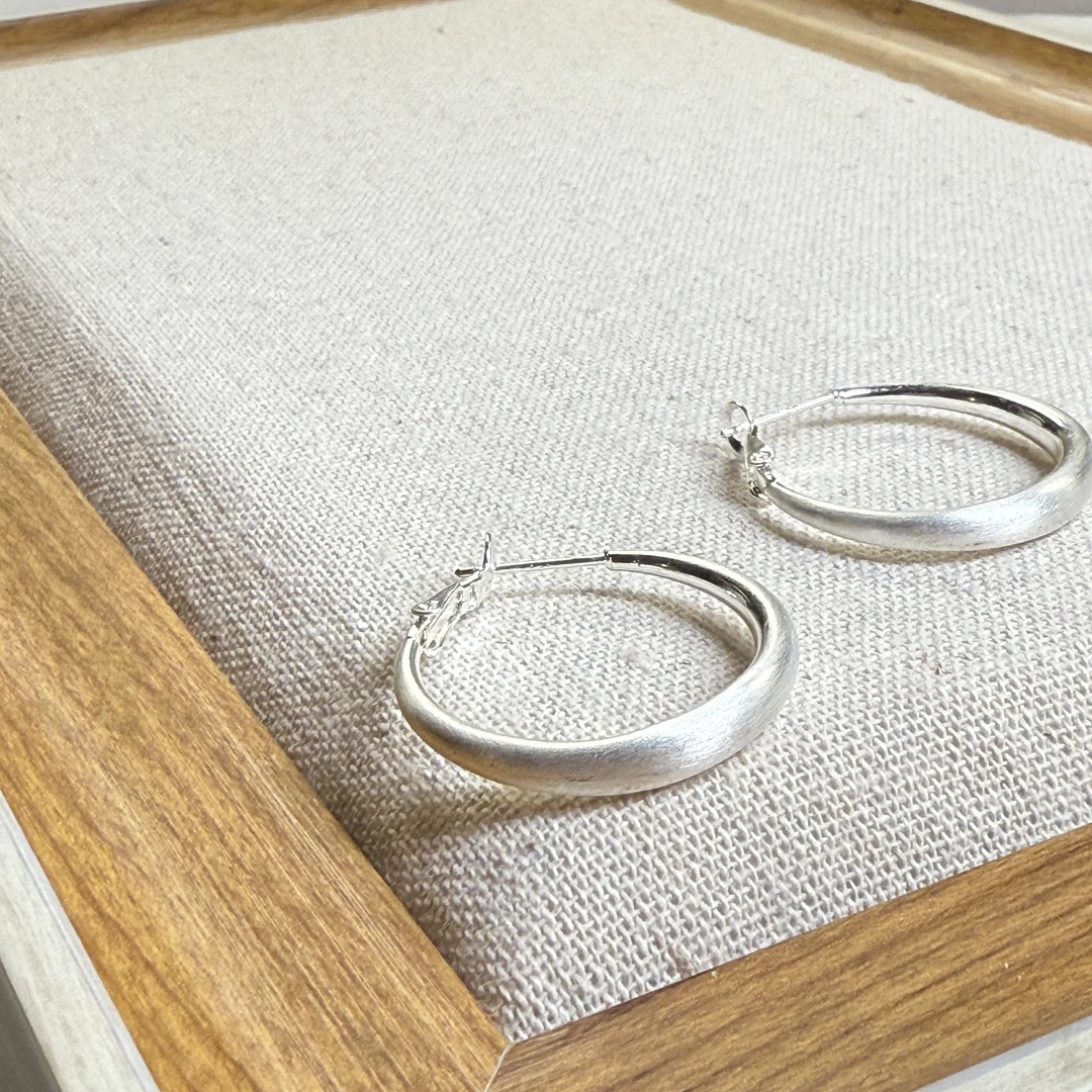 铜合金耳饰 银色拉丝圈圈轻奢百搭设计感素圈耳饰
