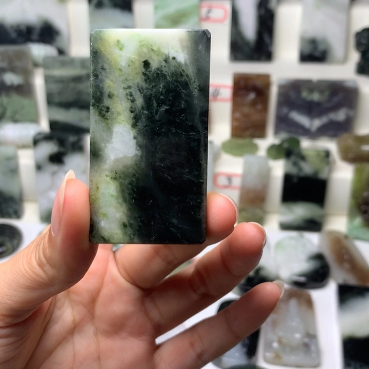 独山玉未镶嵌颈饰