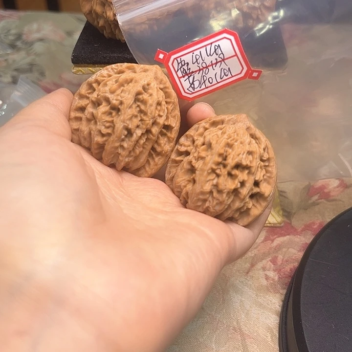 文玩核桃吊坠盘龙虎头