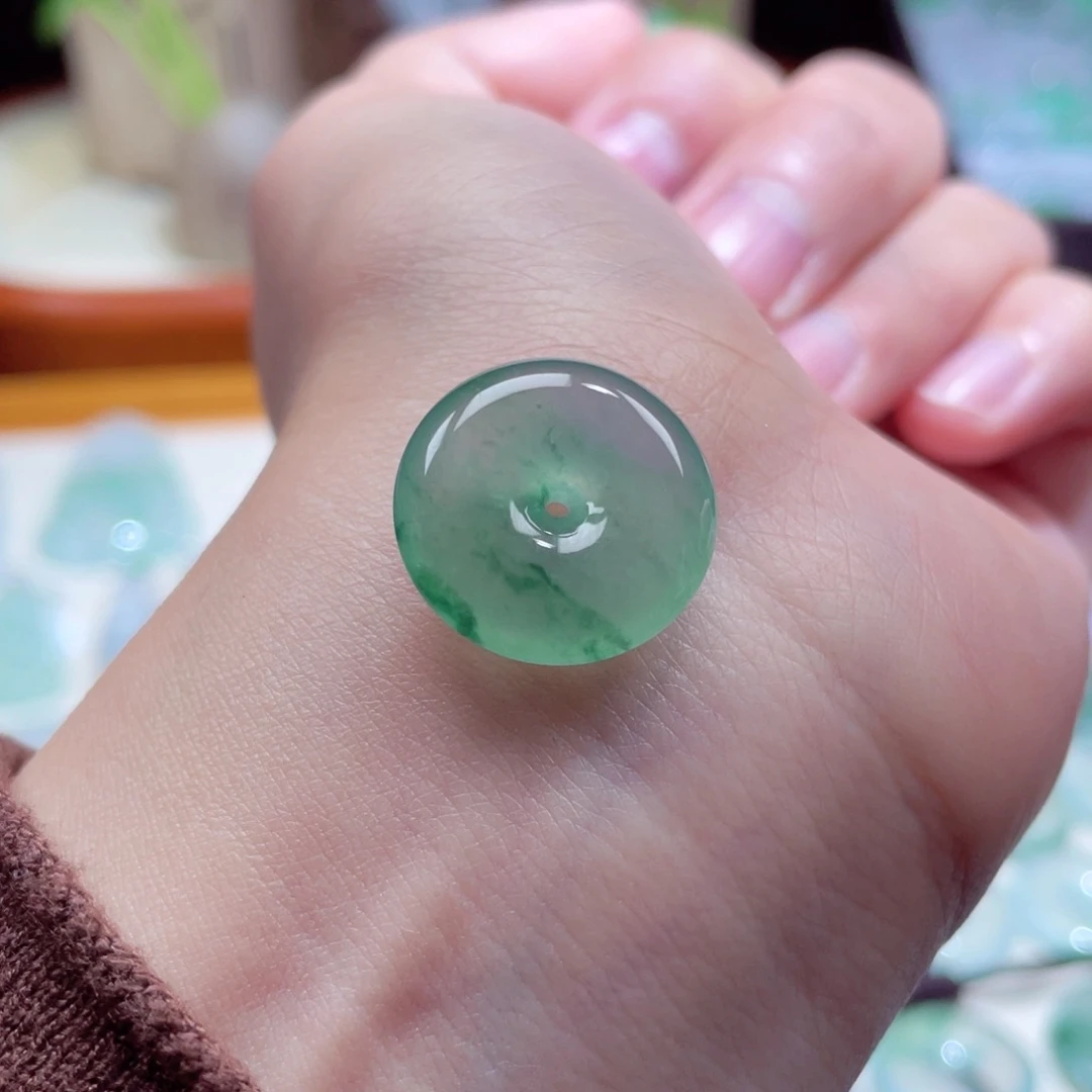 翡翠颈饰未镶嵌扣子