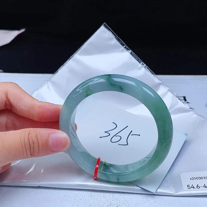 翡翠手镯未镶嵌54+正圈