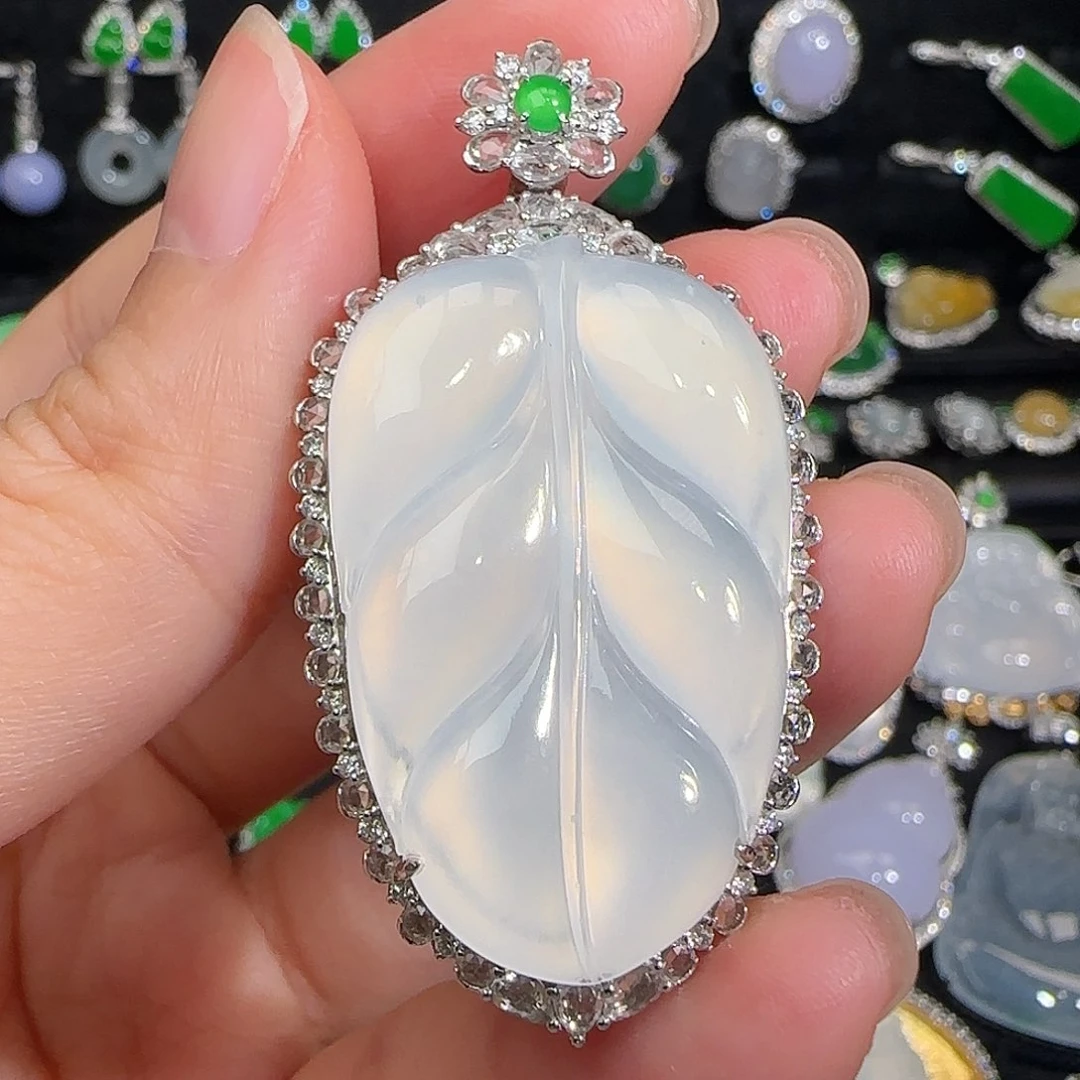 翡翠颈饰18K金镶嵌冰种大叶子