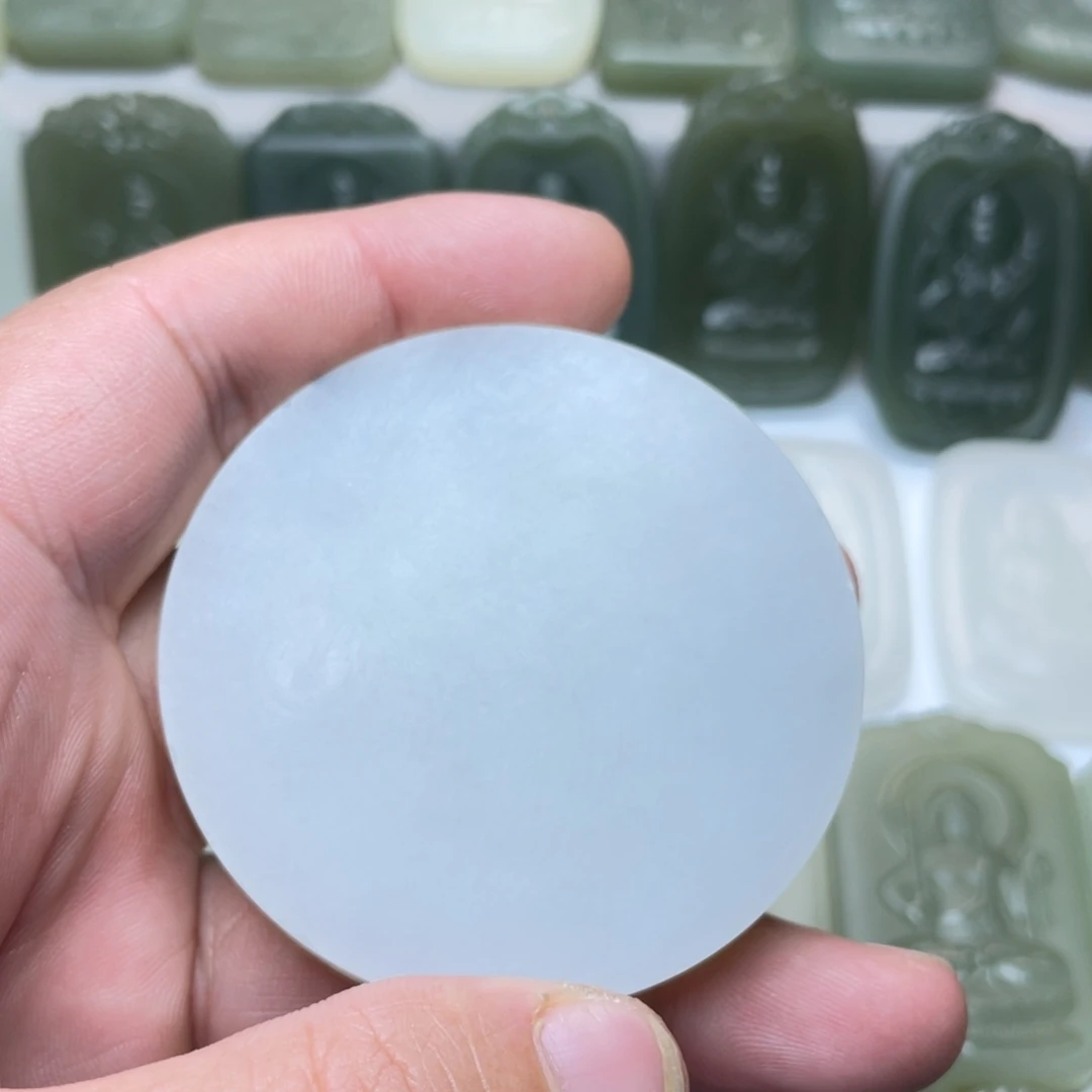 和田玉颈饰未镶嵌言*