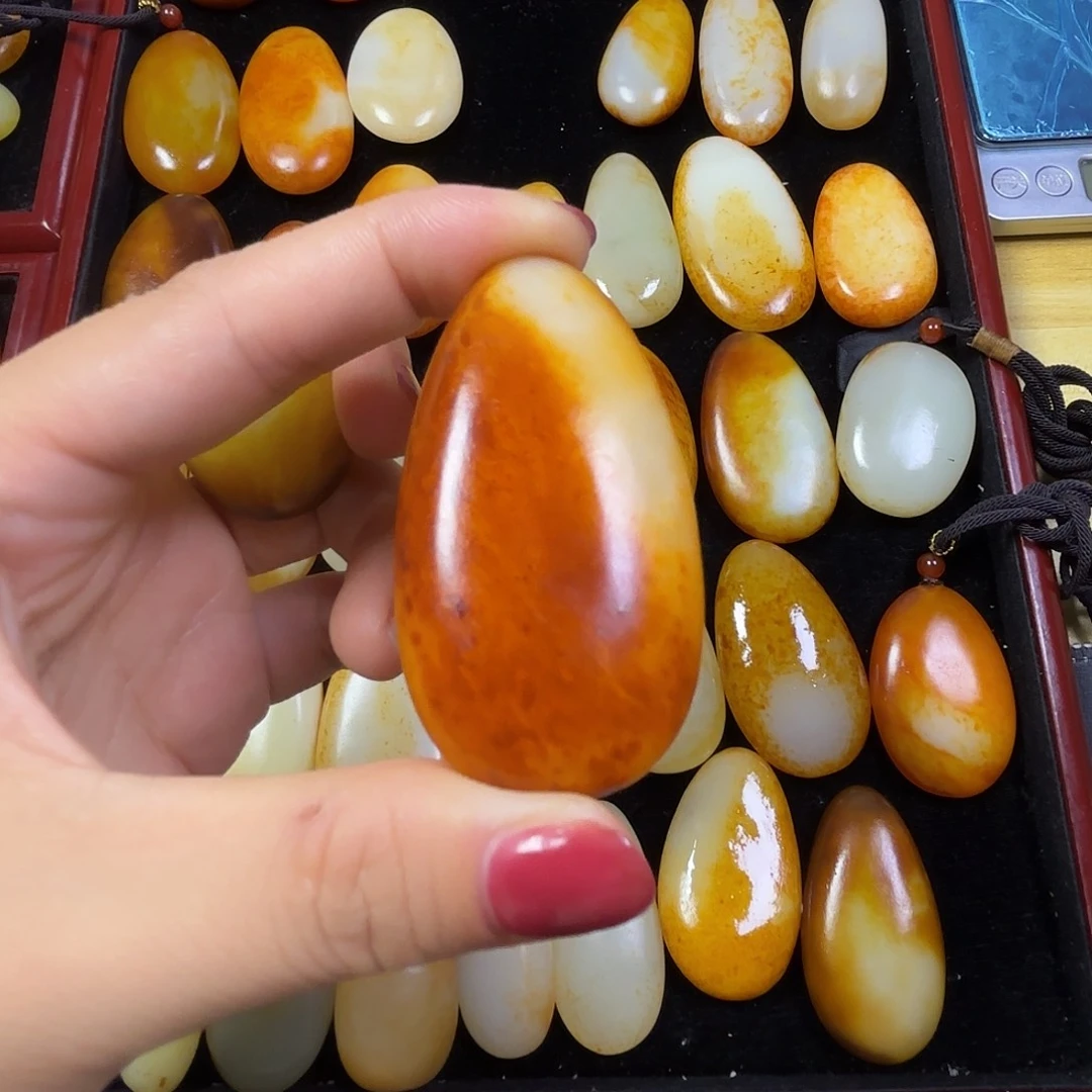 L***M颈饰未镶嵌和田玉