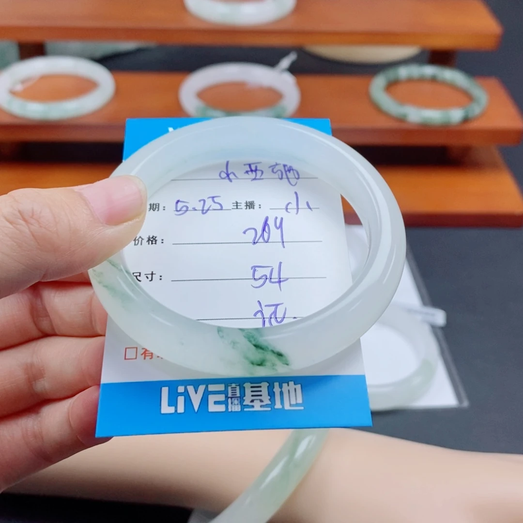 石英质玉手镯未镶嵌小*施