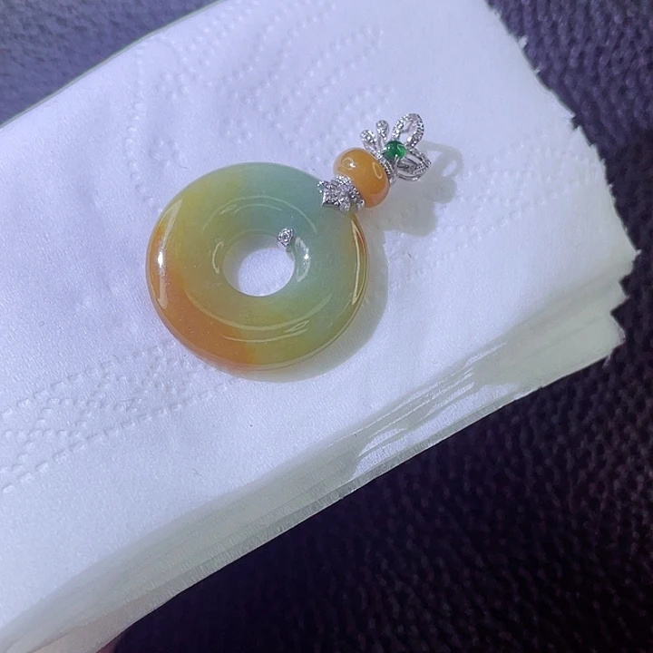 翡翠颈饰18K金镶嵌翡翠
