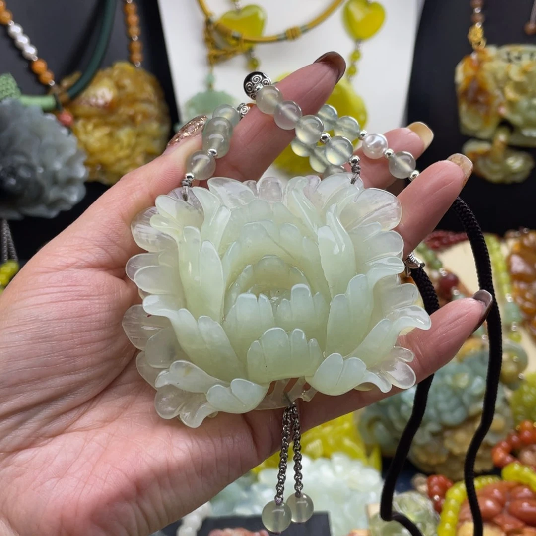 未镶嵌蛇纹石玉颈饰