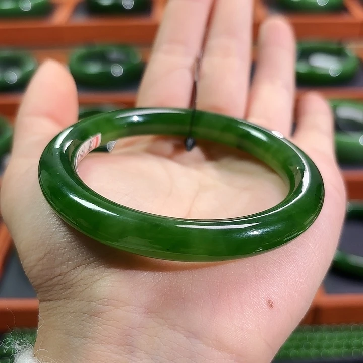 和田玉（碧玉）未镶嵌手镯