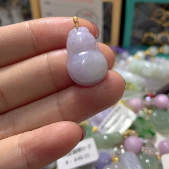 翡翠未镶嵌颈饰葫芦吊坠