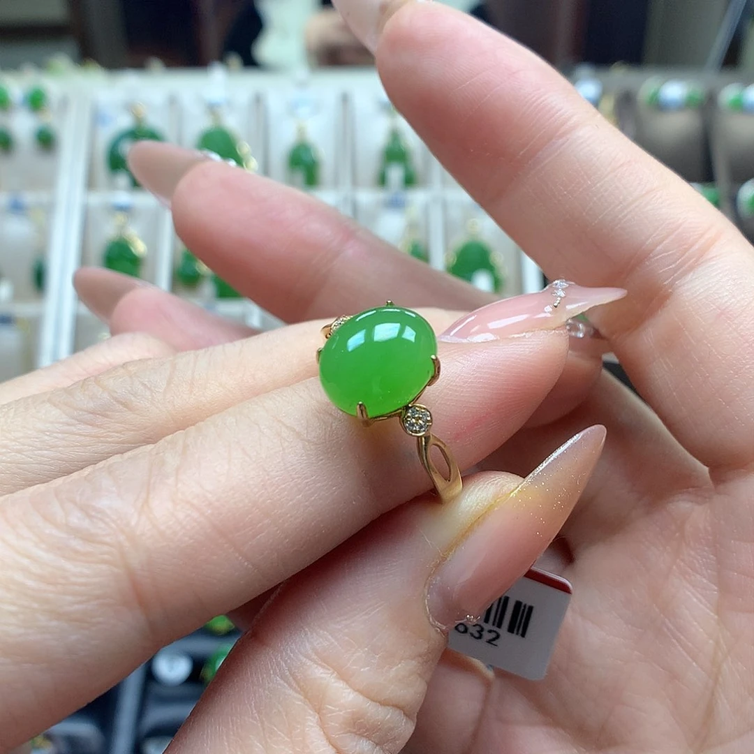 和田玉戒指18K金镶嵌810