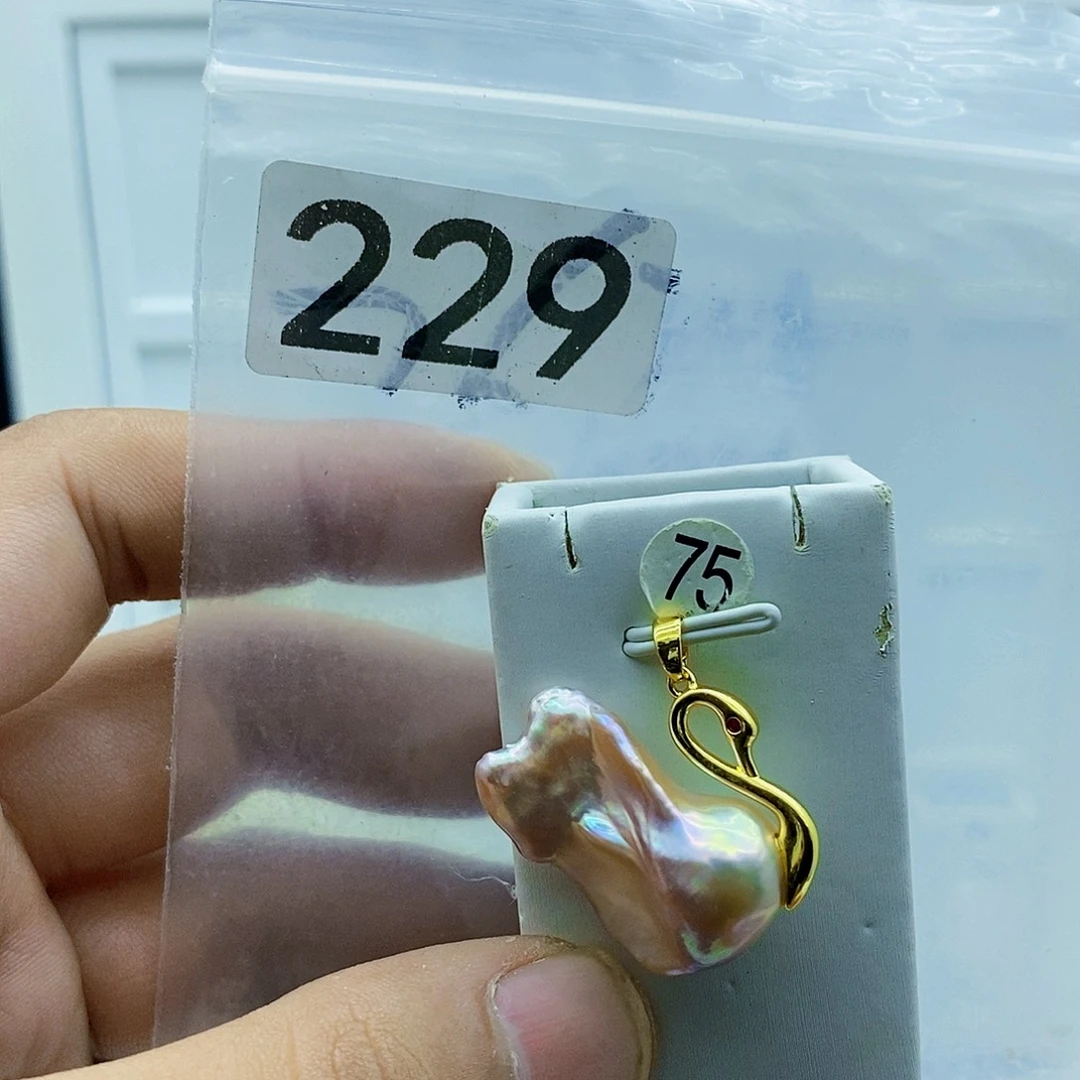 淡水珍珠颈饰合金