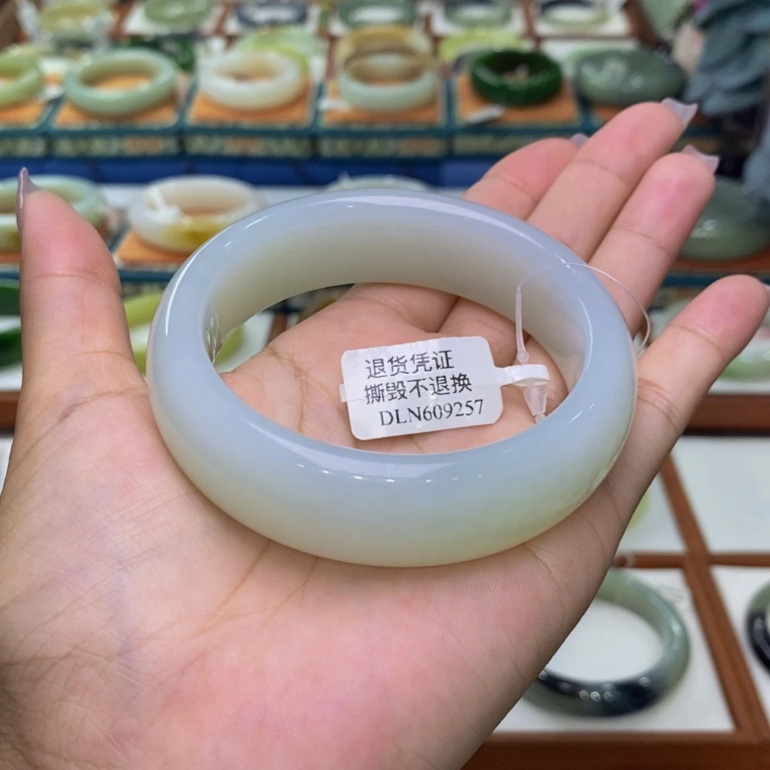 未镶嵌手镯和田玉和田玉且末高青白58