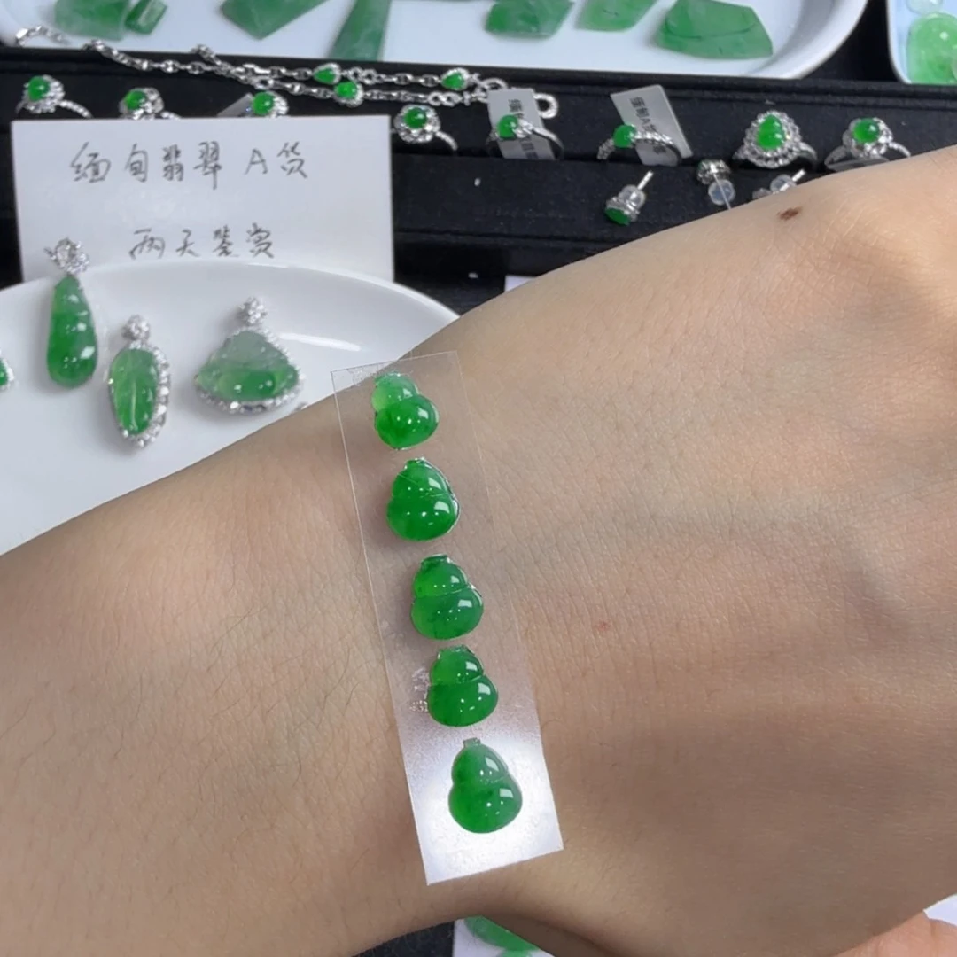 翡翠未镶嵌吊坠(不含链)葫芦一组