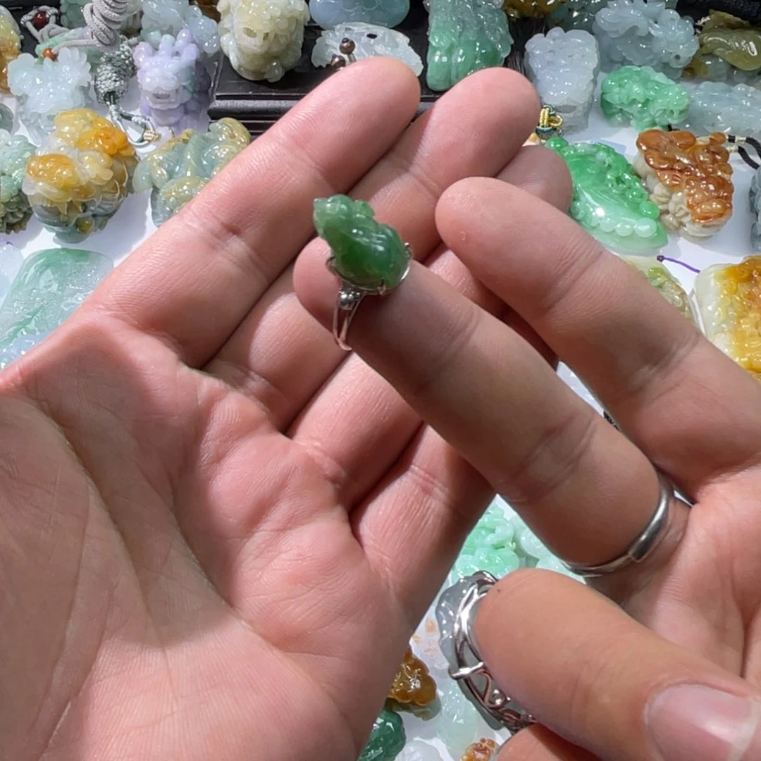 翡翠颈饰未镶嵌天然