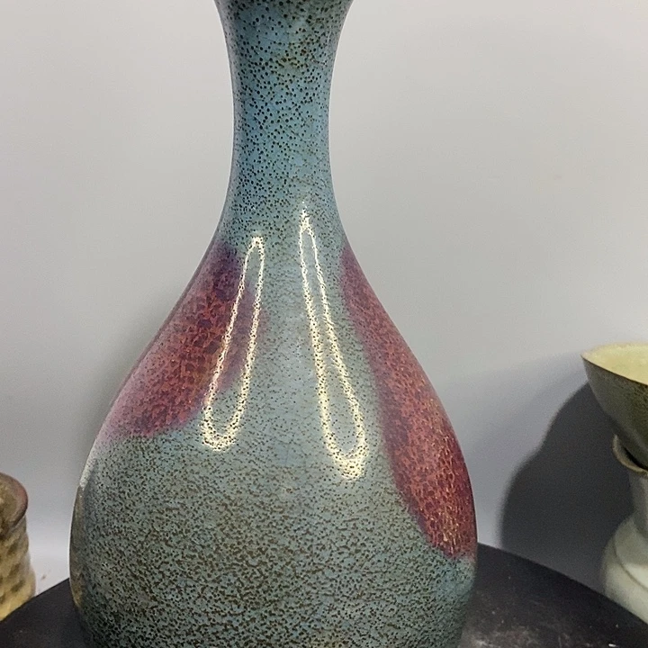 钧窑盘口瓶造型美观