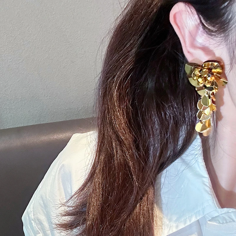 SHOWDIGU 铜合金无非金属耳饰 复古金色花朵流苏耳环时髦个性耳钉