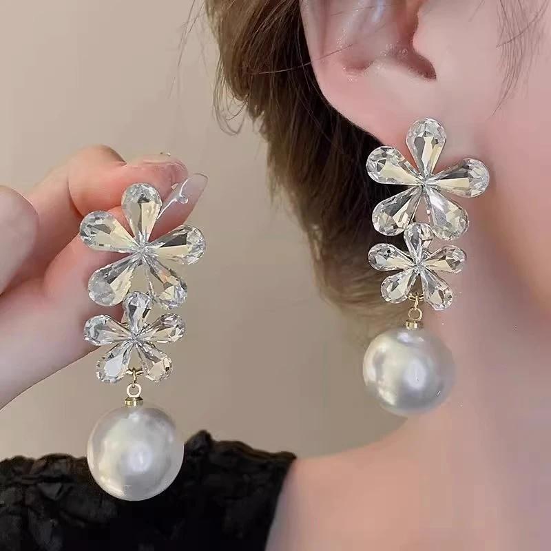 轻奢高级感花朵珍珠耳环小众设计感气质耳钉2025新款洋气耳饰女