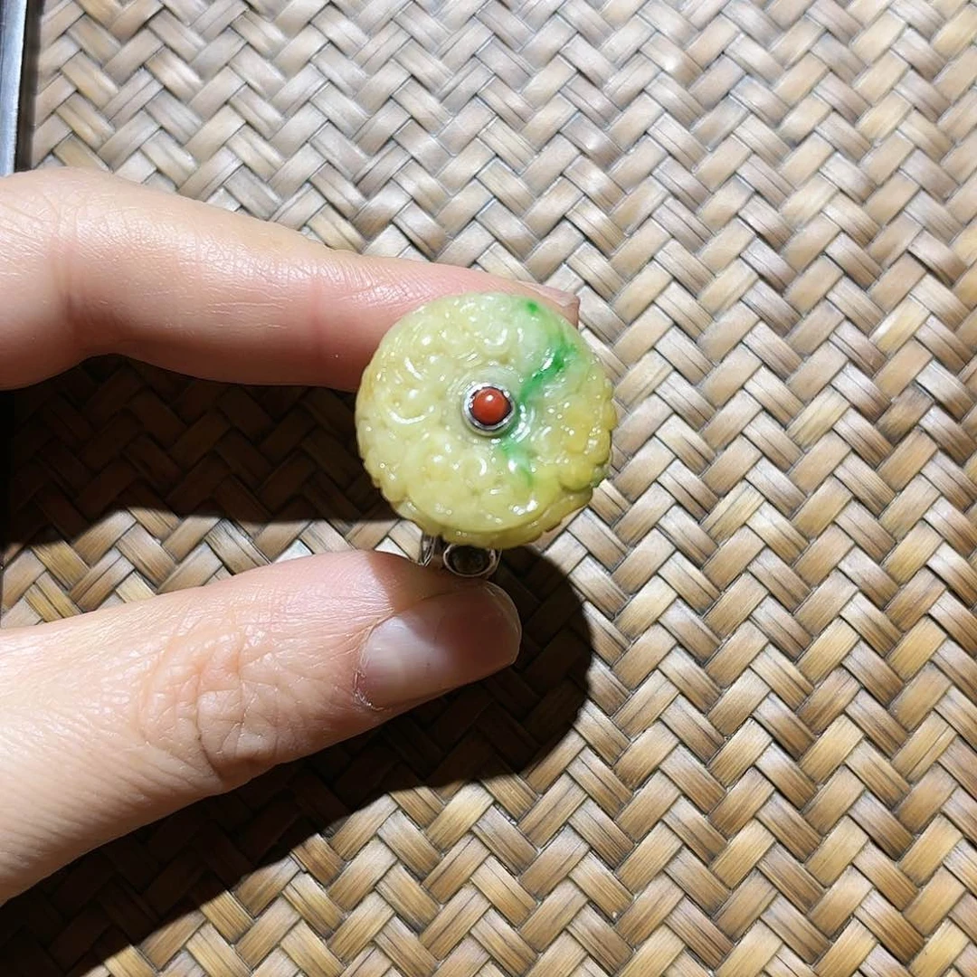 翡翠戒指合金个性十足时尚