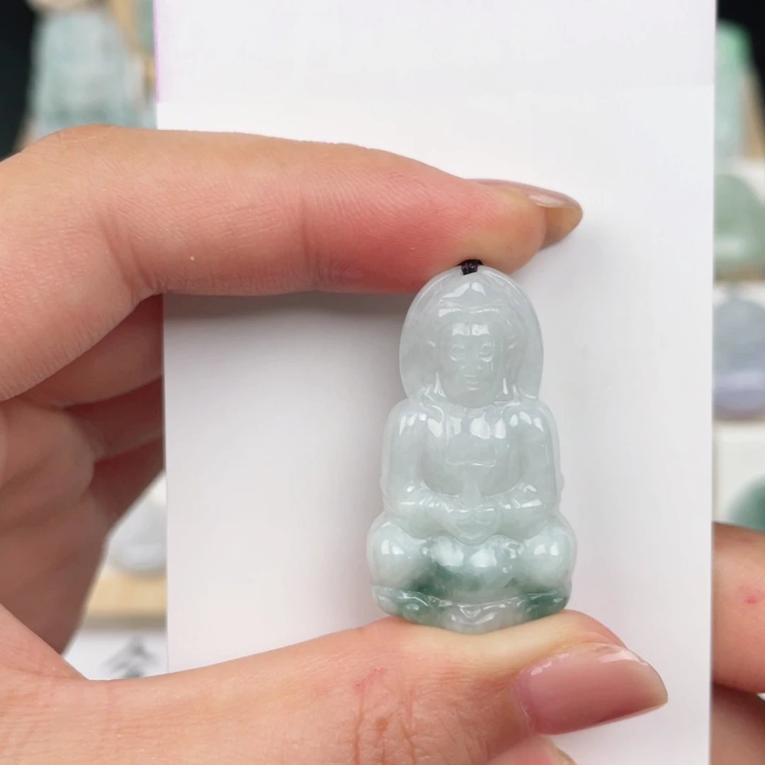 翡翠未镶嵌颈饰观音