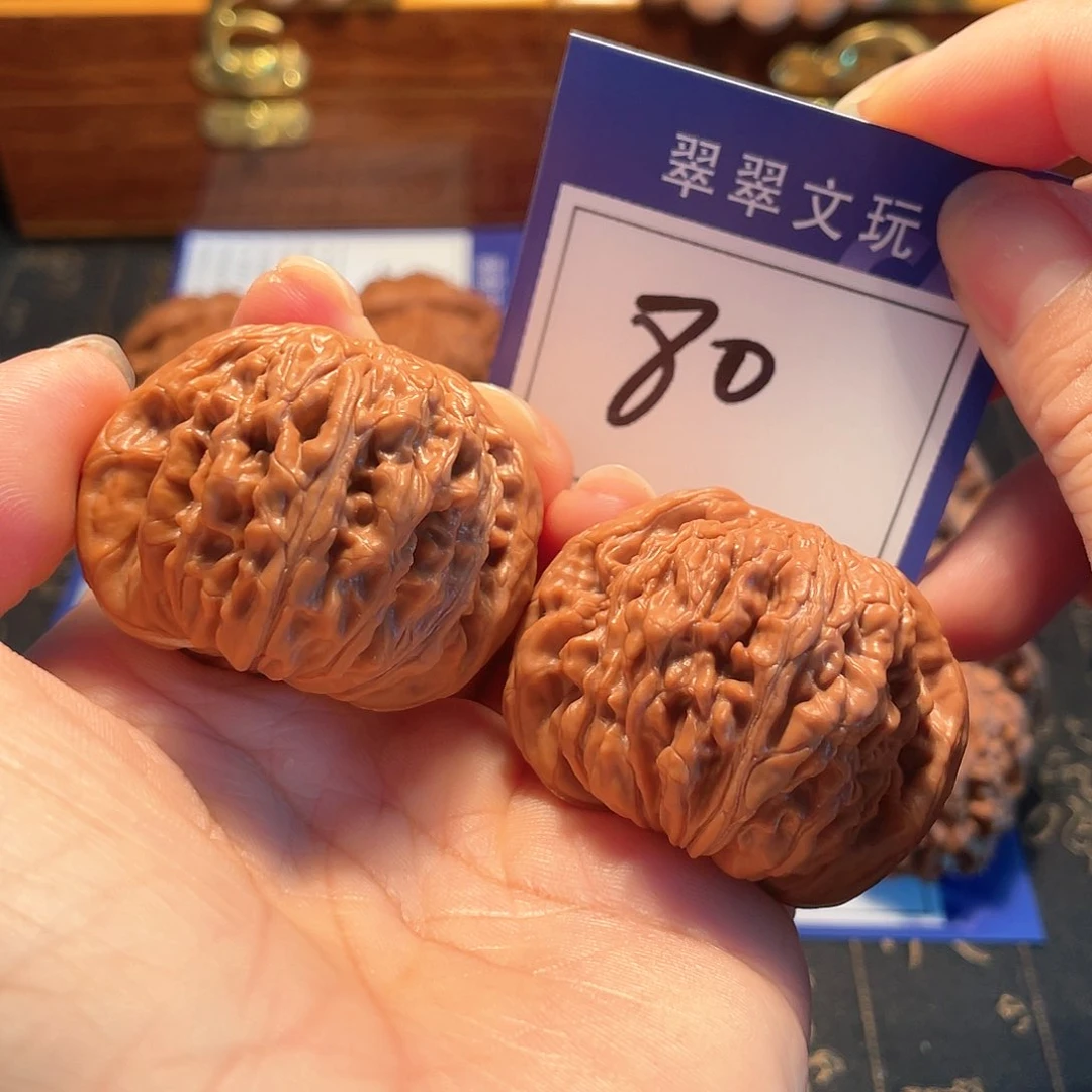 右***手桃核把件80号全品楼子4.3