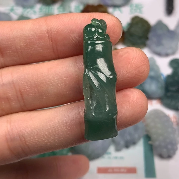 山***人翡翠未镶嵌颈饰翡翠