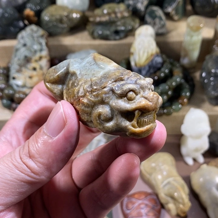 透闪石质玉未镶嵌挂件